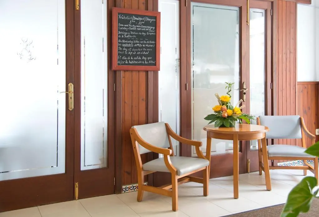 Hostal Cala Ratjada Кала Ратьяда 0*,